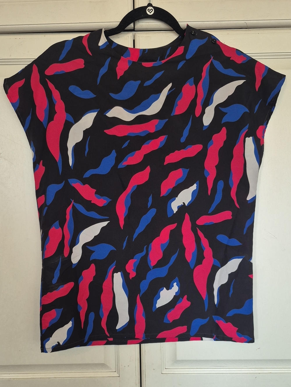 Vtg Women’s Patterned Cap Sleeve Top - Black with Pink, Blue & White